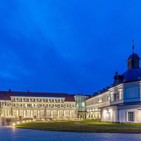 Royal Palace Турчьянске-Теплице Экстерьер фото