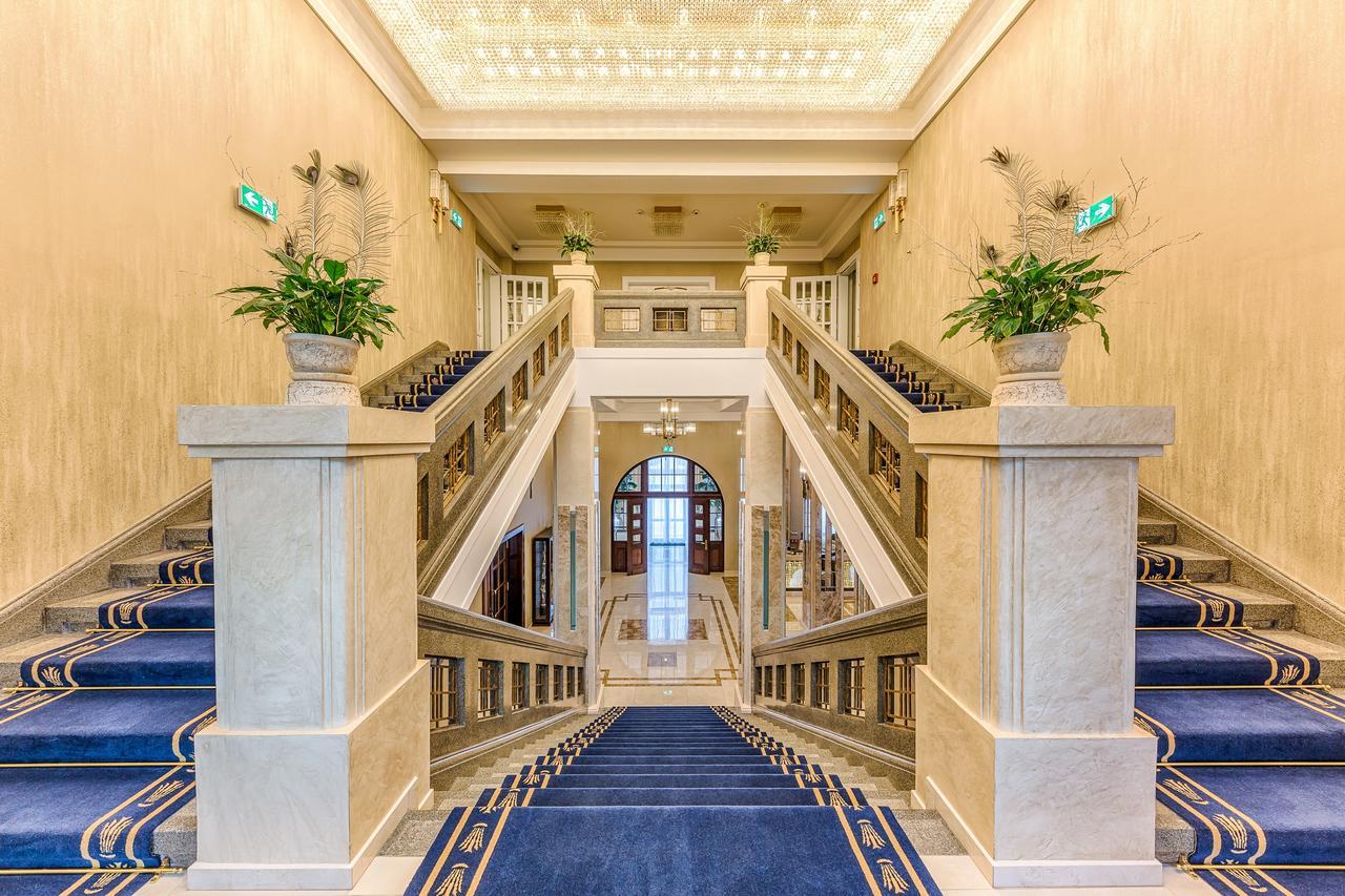 Royal Palace Турчьянске-Теплице Экстерьер фото
